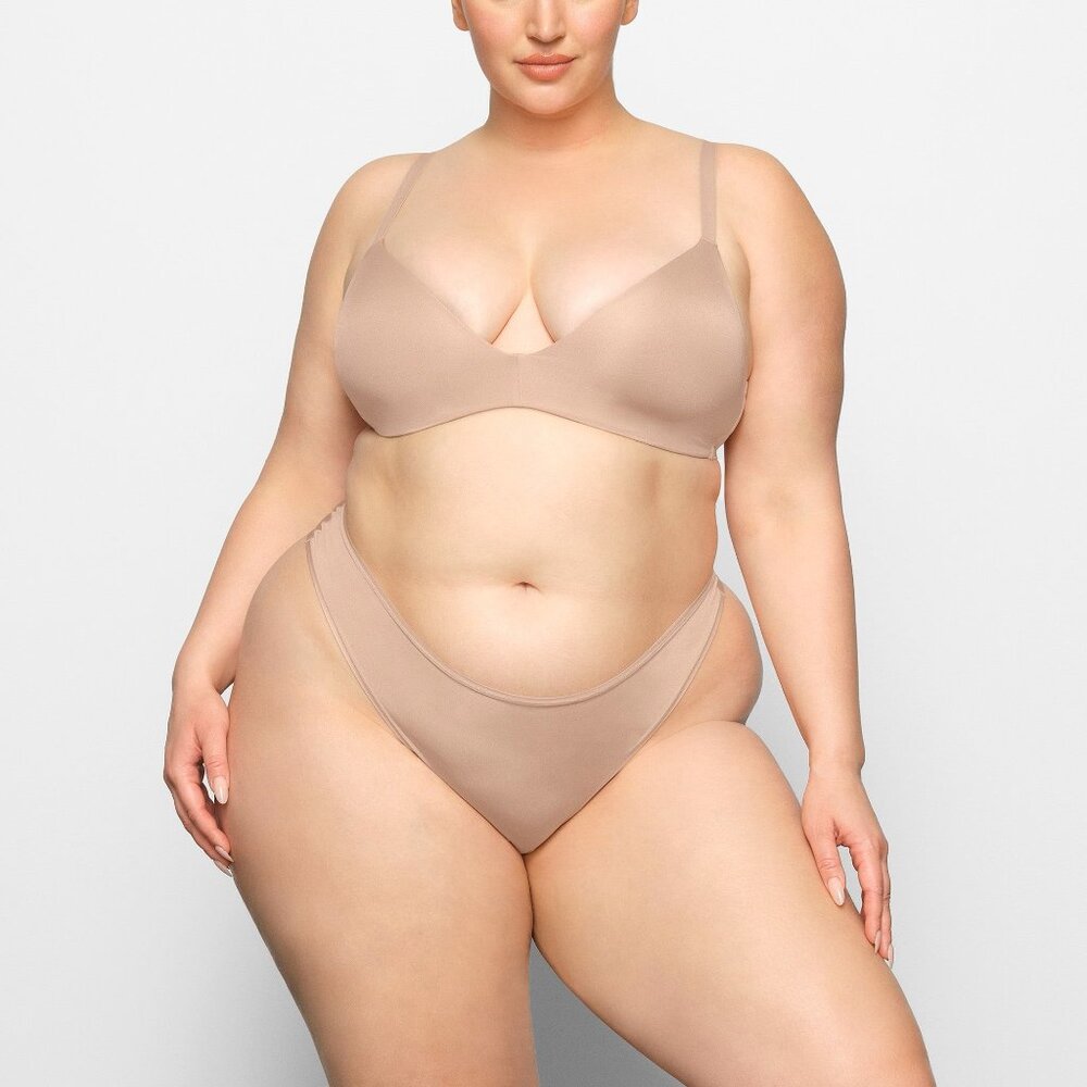 SKIMS ULTIMATE Wireless Form Super Push-Up /WIRELESS  FORM PUSH UP BRA